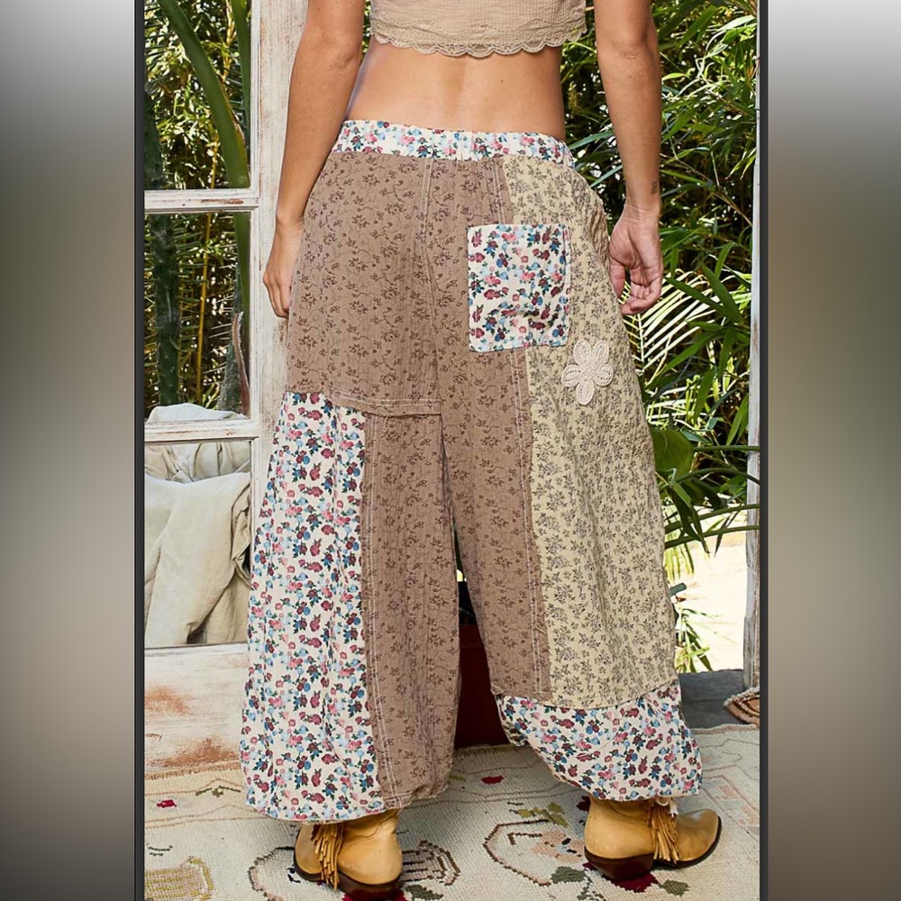 729 🎉POL contrast patchwork crochet pants - Picture 2 of 5